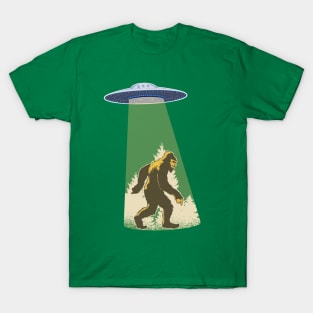 Bigfoot abduction by alien flying saucer, funny cute Sasquatch graphic, UFO outer space lover cartoon Men Women, T-Shirt